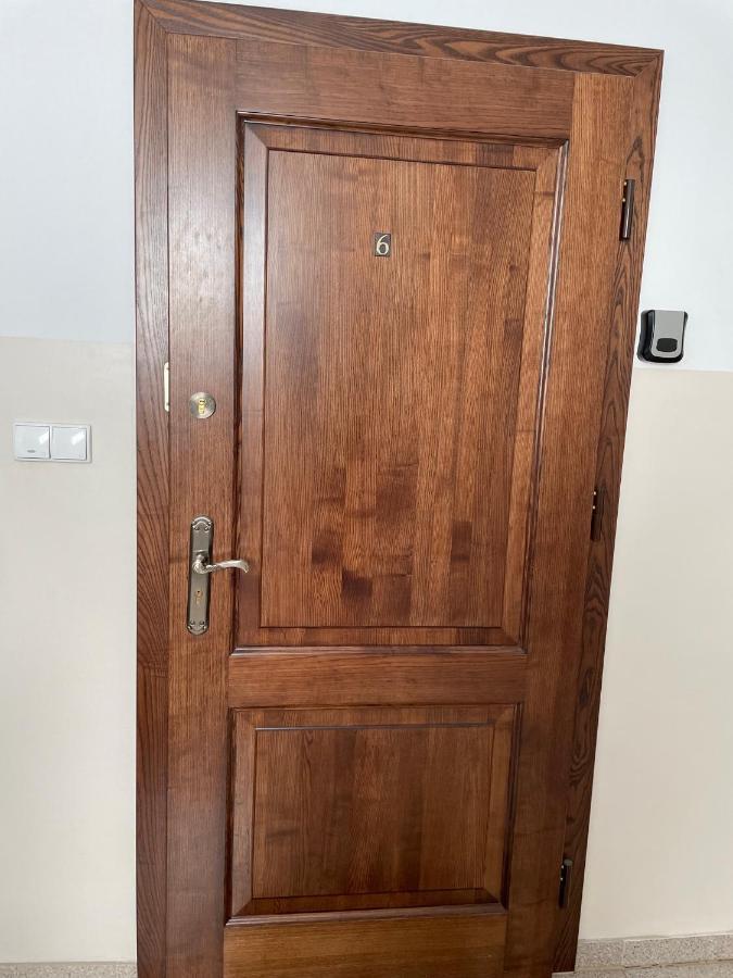 Apartament W Koninie Przy Ul. Wiosny Ludow 科宁 外观 照片